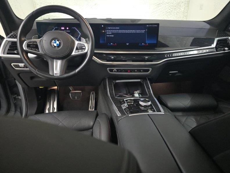 2023 BMW X7 - Image 3