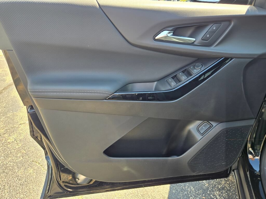 2027 Chevrolet Equinox LT - Photo 18