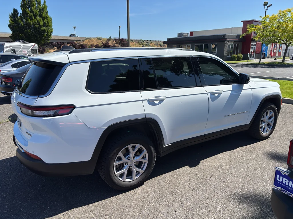 2022 Jeep Grand Cherokee L Limited - Photo 4