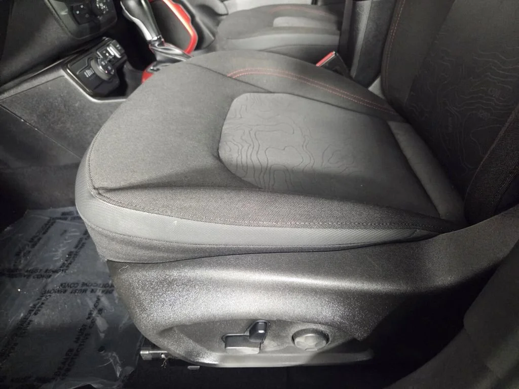Used 2020 Glacier Metallic Clearcoat Jeep Trailhawk image 11