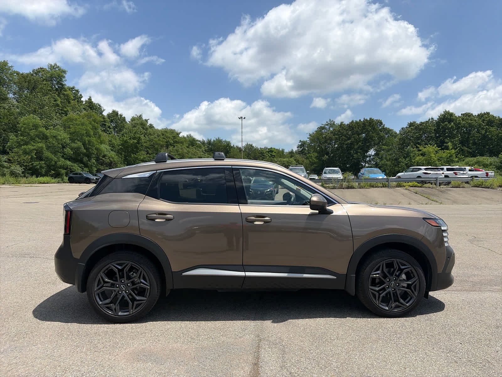 Used 2025 Canyon Bronze Metallic Nissan SR image 3