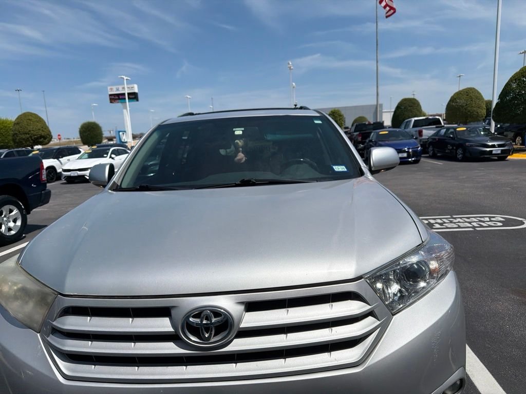 Used 2013 Classic Silver Metallic Toyota Limited image 2