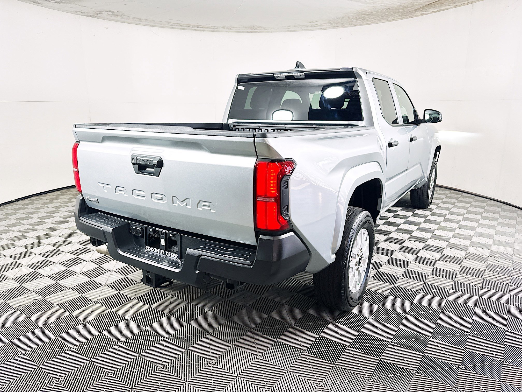 2024 Toyota Tacoma thumbnail 5