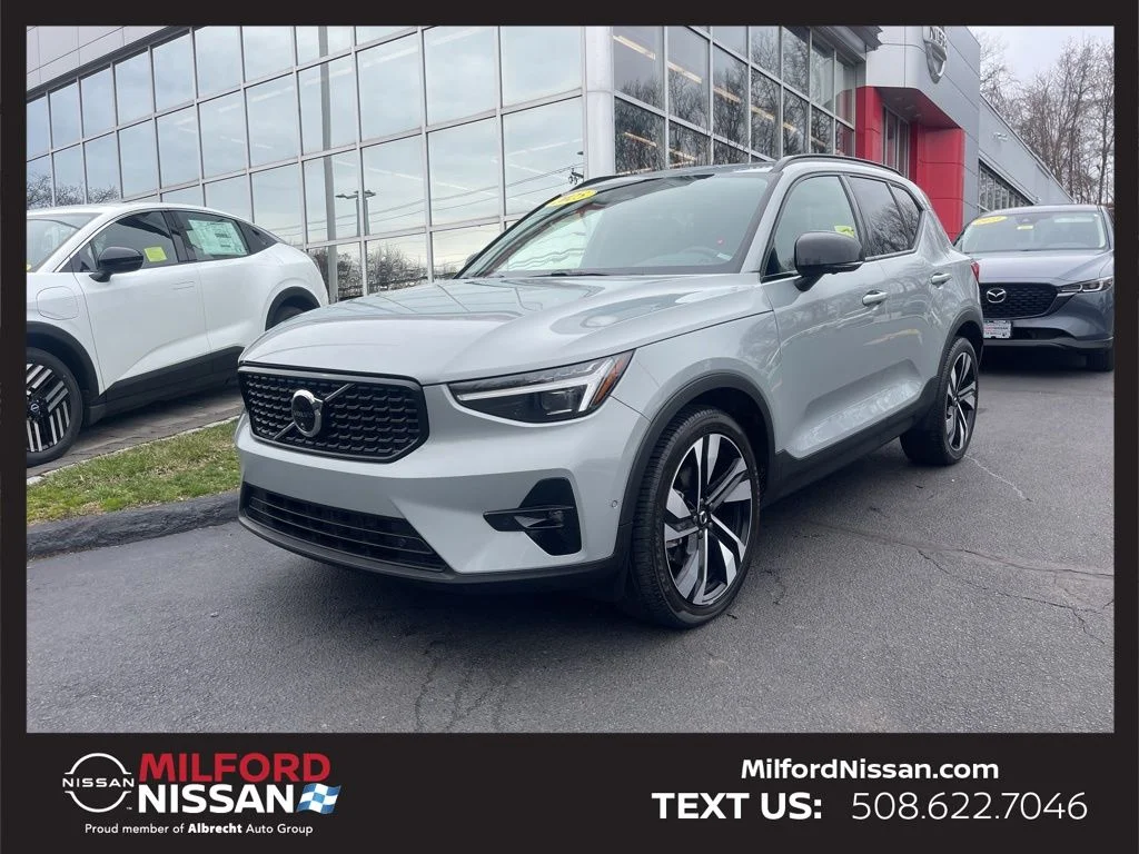2025 Volvo XC40