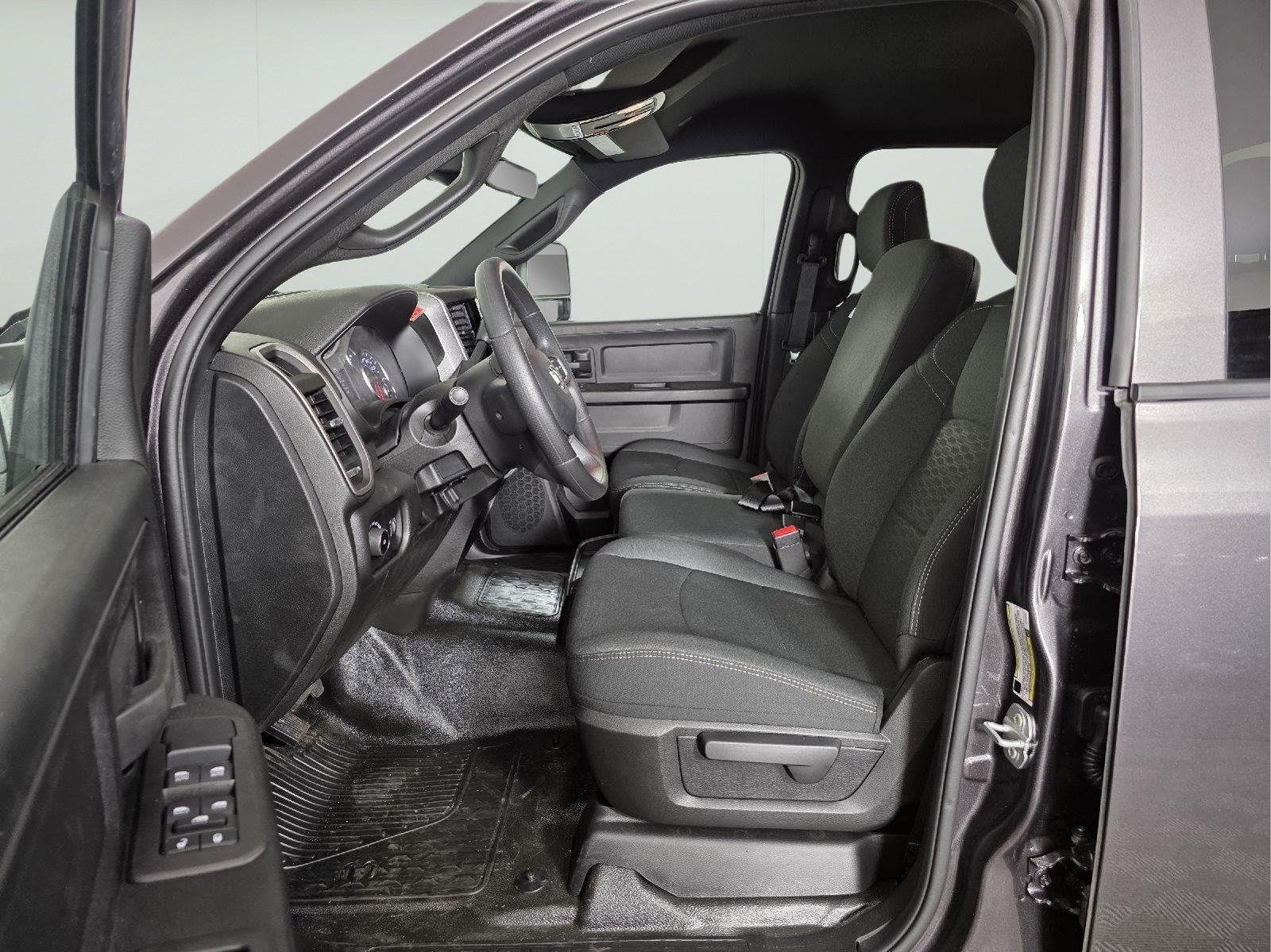2026 RAM 3500 Chassis Tradesman - Photo 11