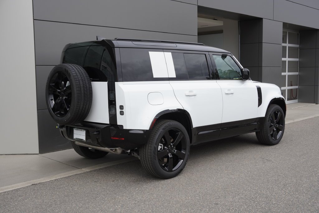 New 2026 Fuji White Land Rover X-Dynamic SE image 4