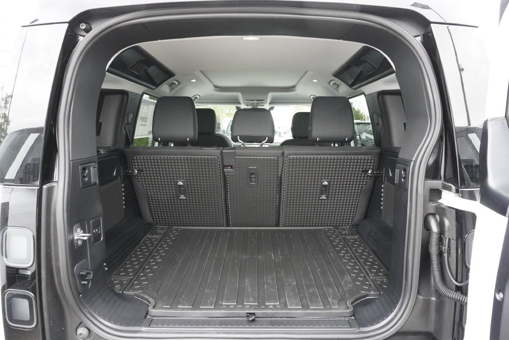 New 2026 Fuji White Land Rover S image 31
