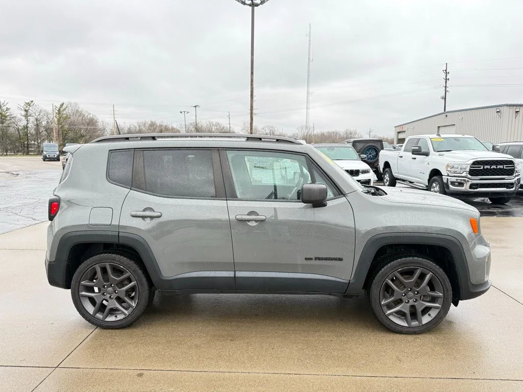 Used 2021 Gray Jeep Latitude image 8
