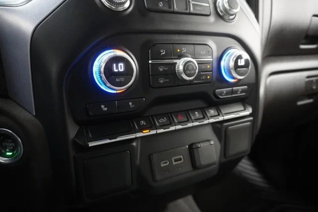 Used 2020 WHITE GMC Elevation image 31