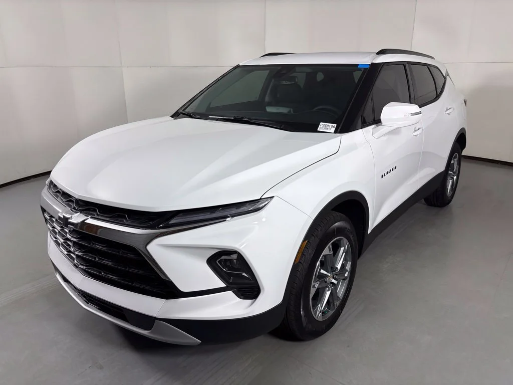 New 2026 Summit White Chevrolet 3LT image 5
