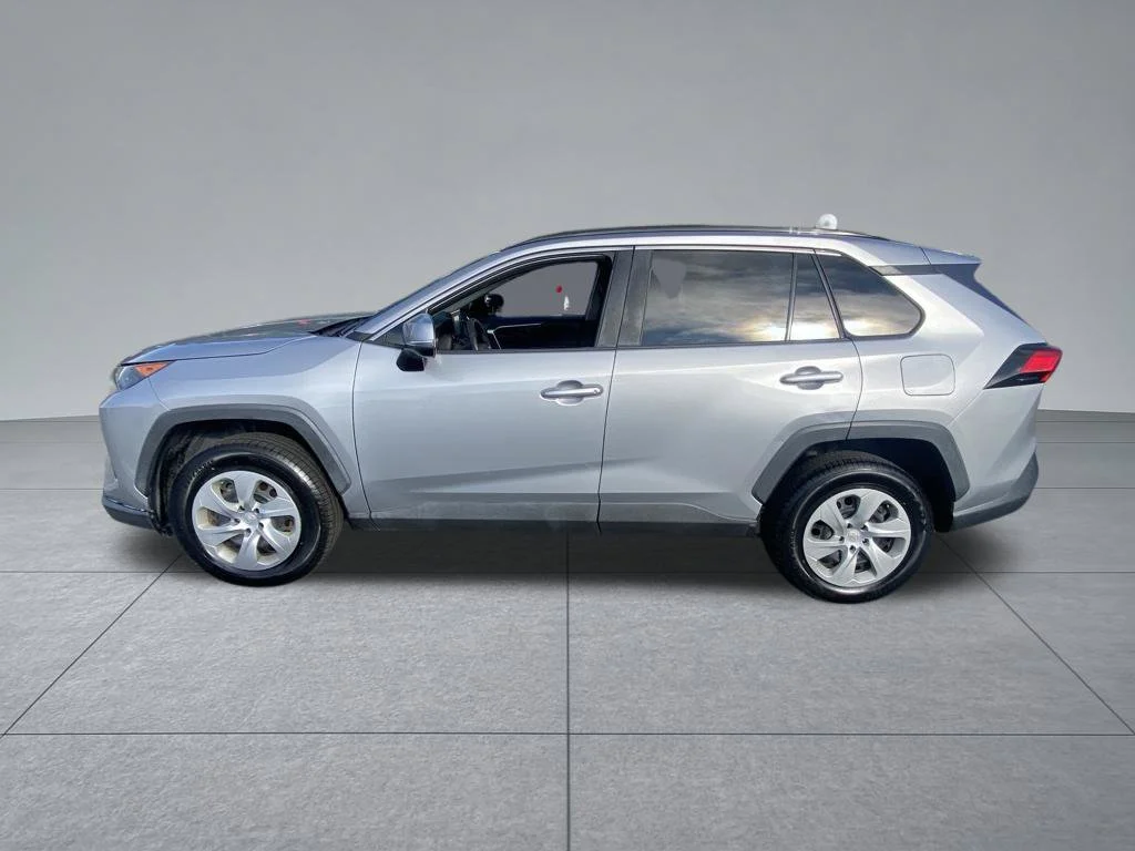 Used 2019 Silver Toyota LE image 3