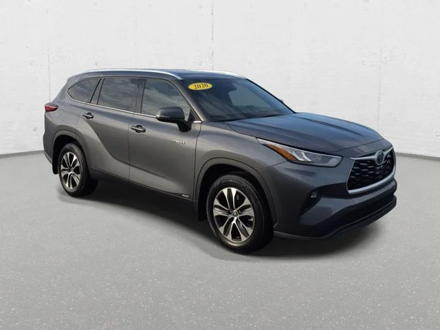 Used 2020 Magnetic Gray Metallic Toyota XLE image 3