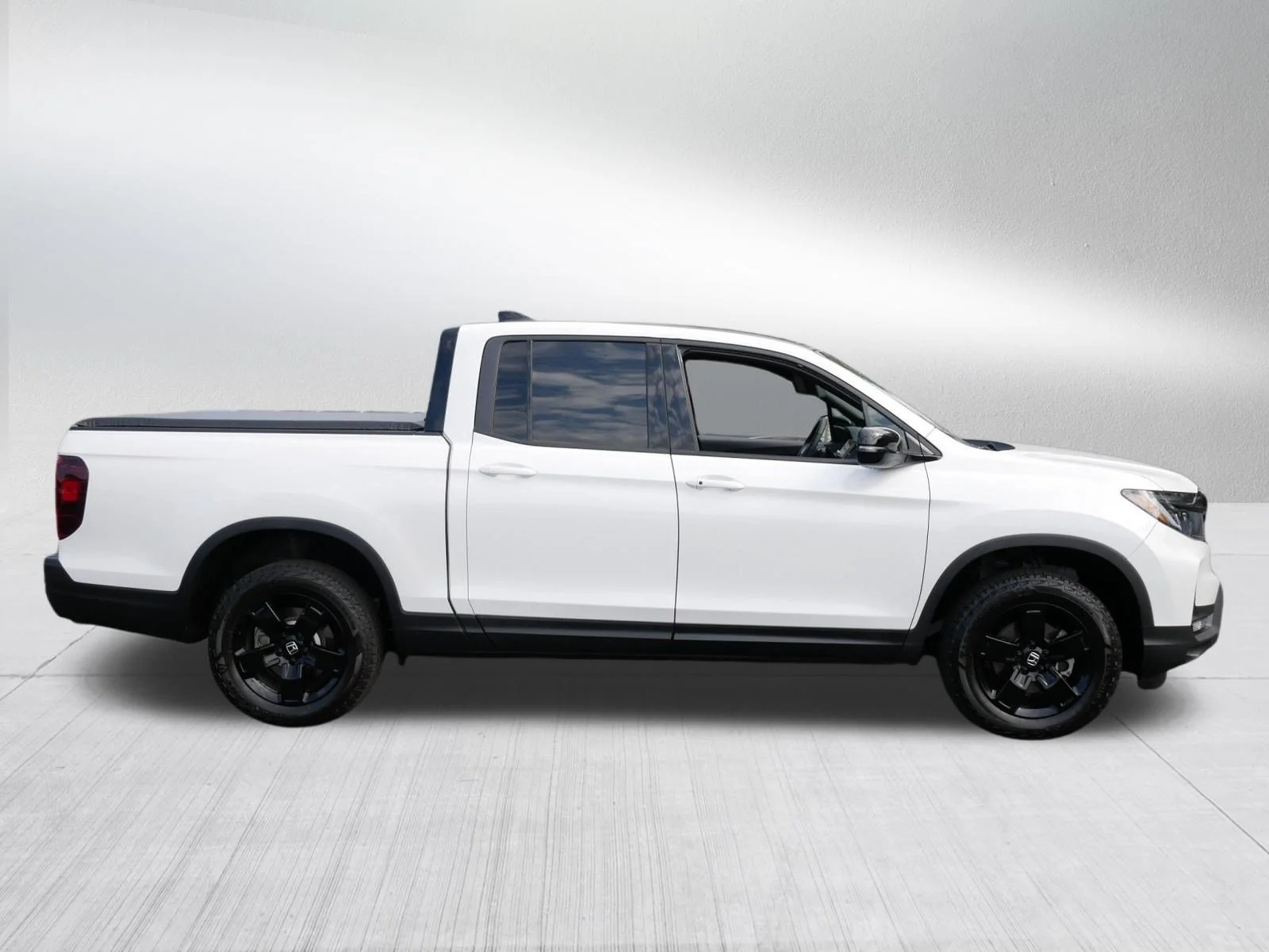 Certified Used 2026 Platinum White Pearl Honda Black Edition Two-Tone image 8