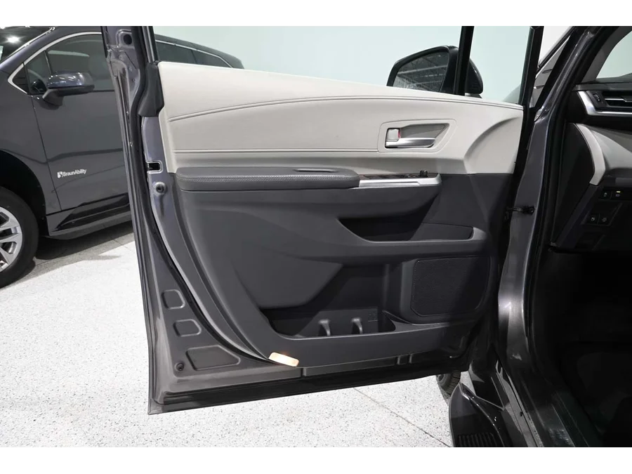 Used 2021 GRAY Toyota XLE Mobility Handicap Van image 30