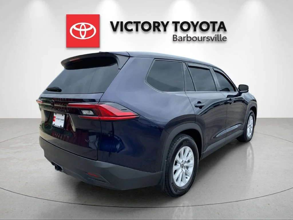Used 2025  Toyota XLE image 7