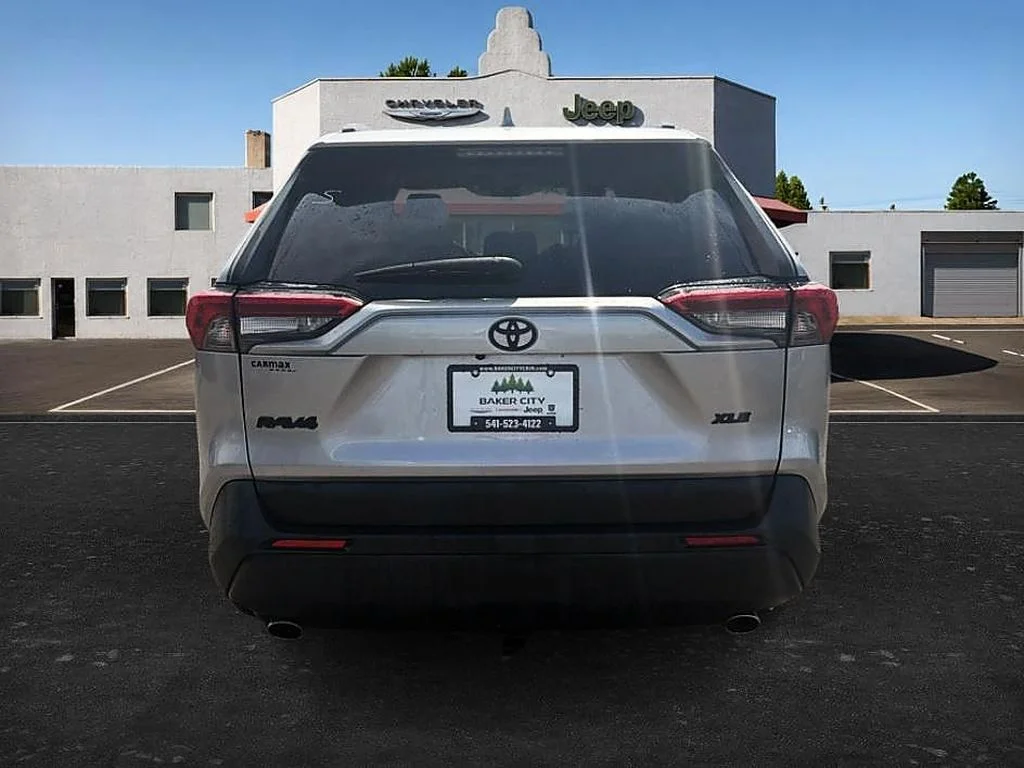 Used 2018 Black Toyota XLE image 3