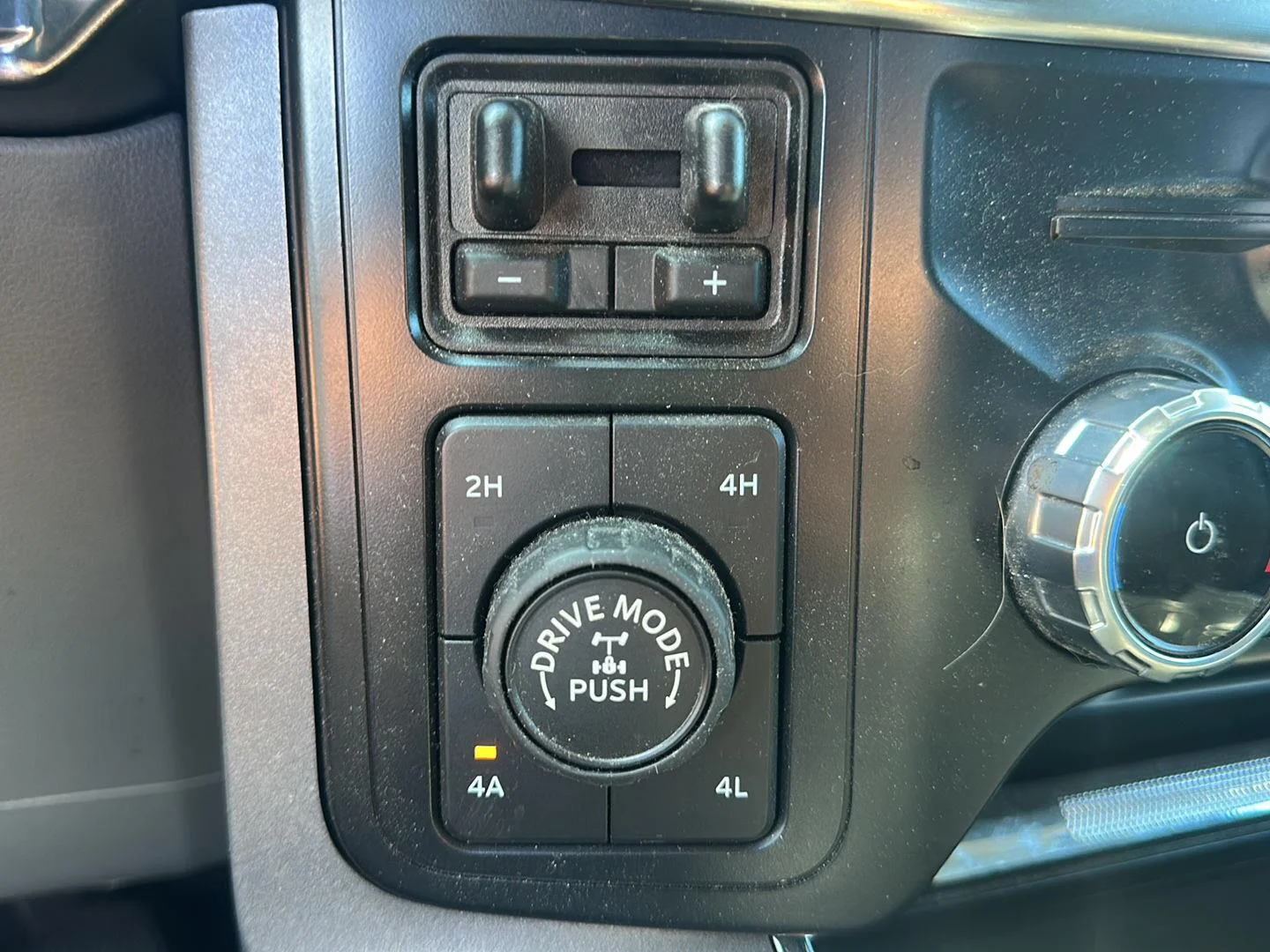 Used 2023 Agate Black Ford LARIAT image 21
