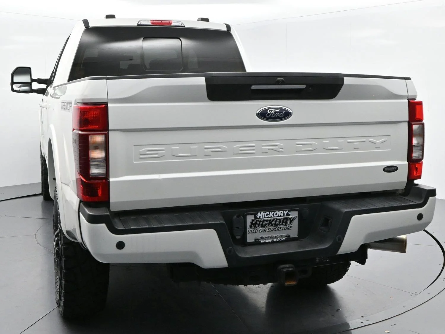 Used 2022 Star White Metallic Tri-Coat Ford LARIAT image 6