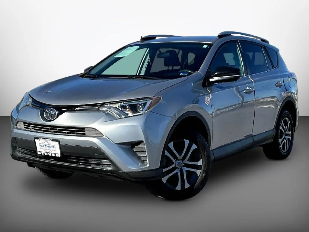 Used 2016 Silver Toyota LE image 3