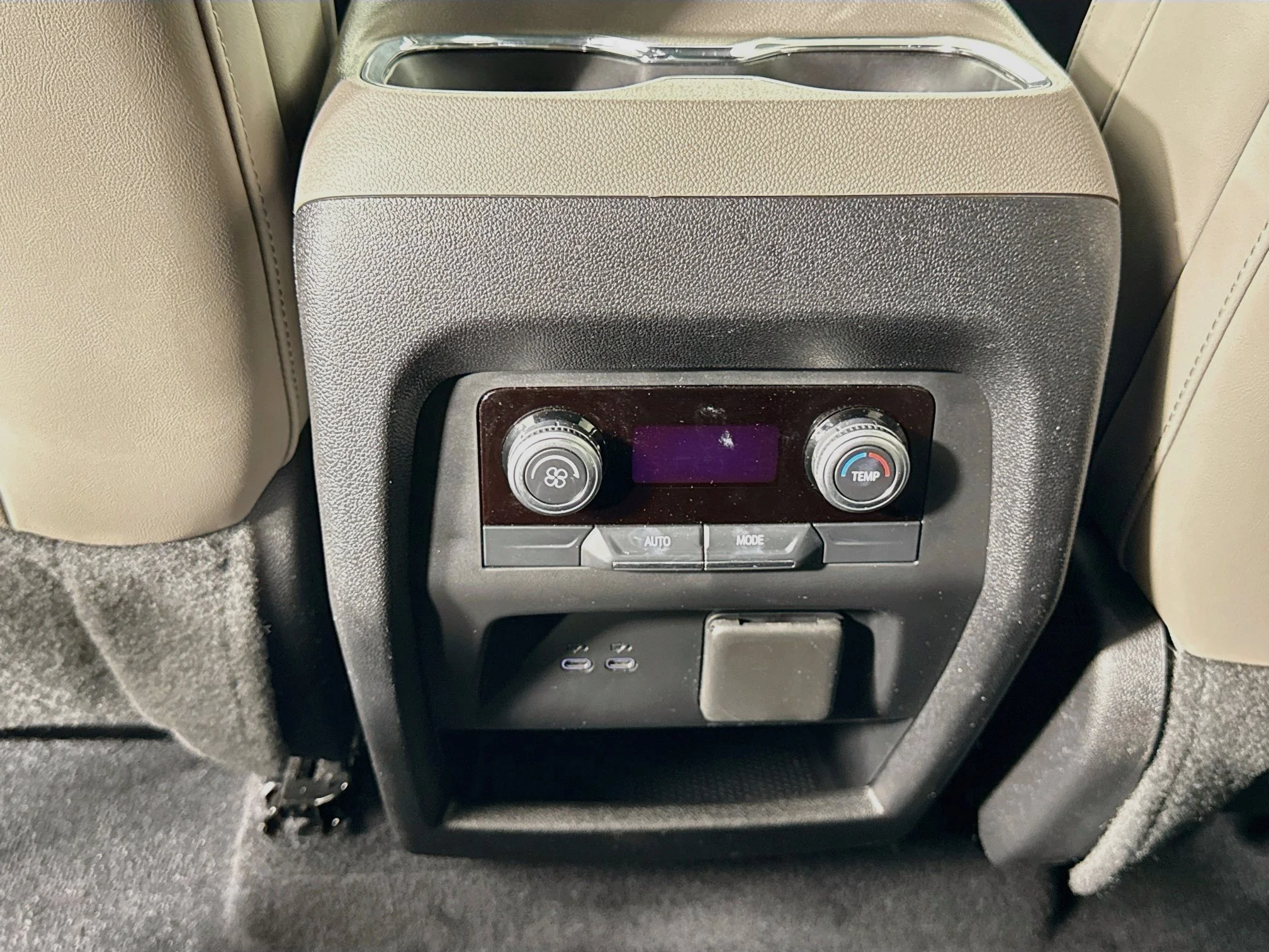 Used 2024 Summit White GMC Elevation image 27