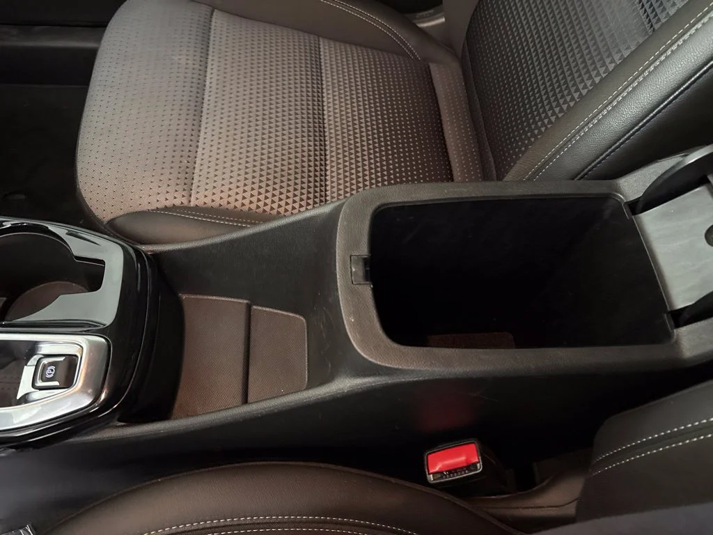 Used 2025 White Chevrolet LT image 40