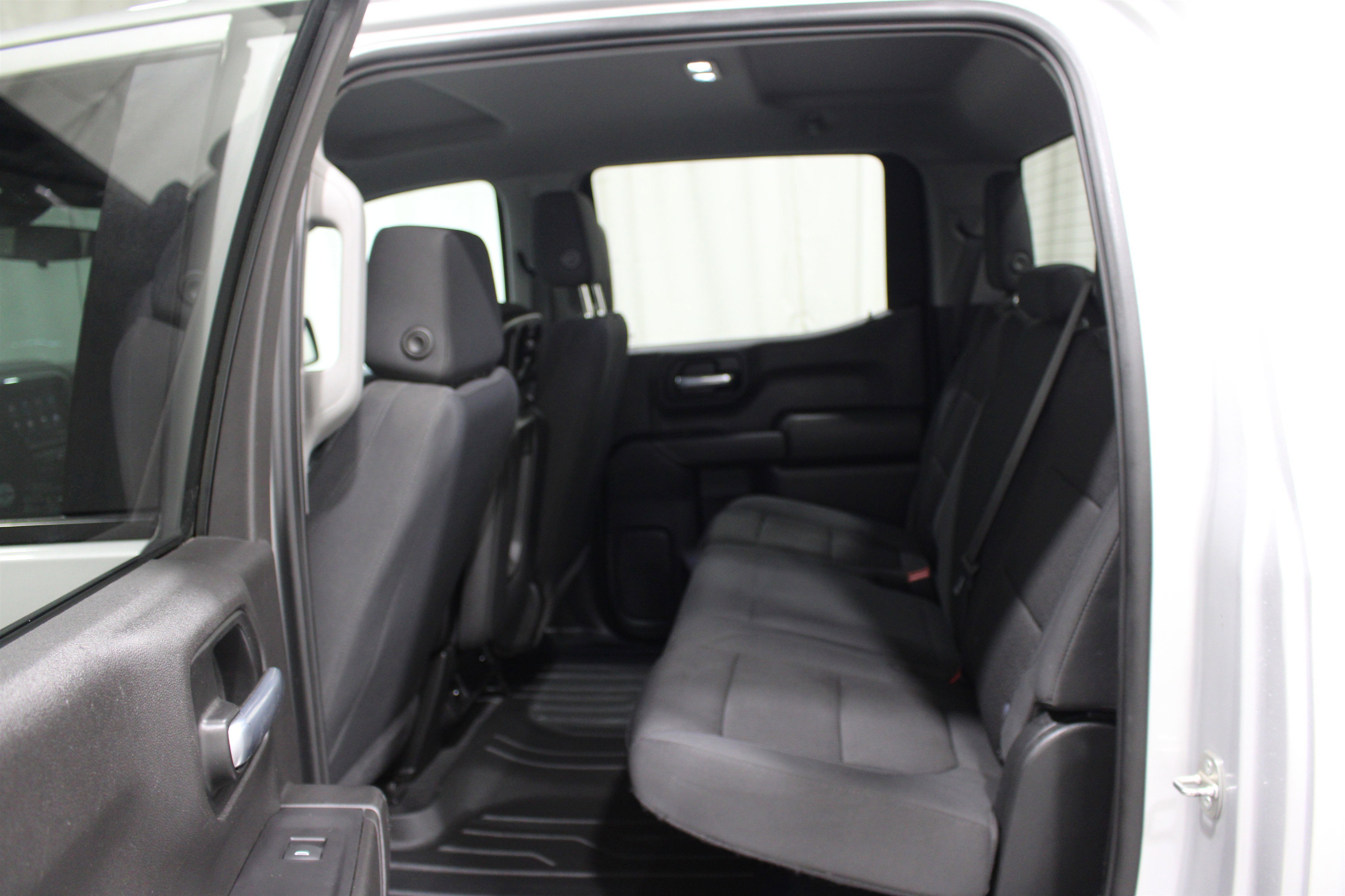 Used 2021 Silver Ice Metallic Chevrolet Custom image 18