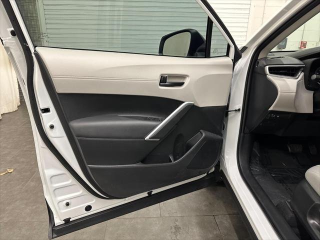 Certified Used 2022 Wind Chill Pearl Toyota L image 18