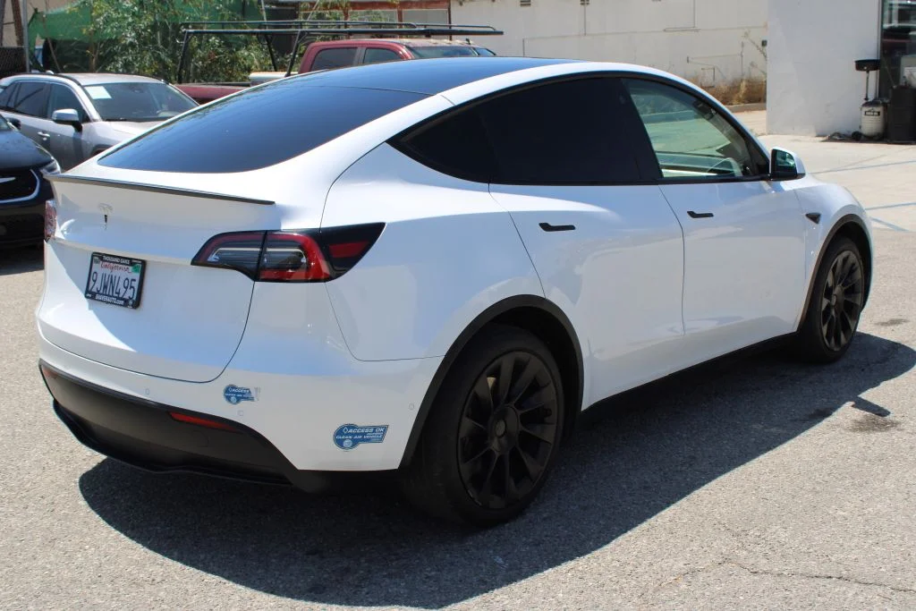 Used 2021 White Tesla Standard Range image 4