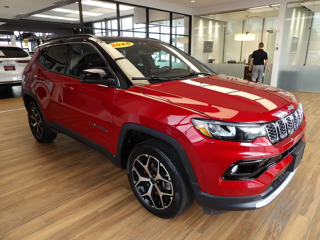 Used 2025 Red Hot Pearl Coat Jeep Limited image 3