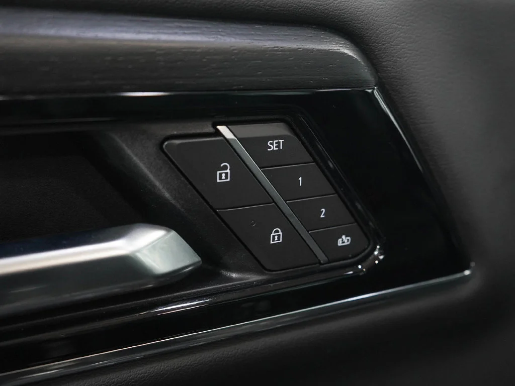 Used 2025 Onyx Black GMC Denali image 23