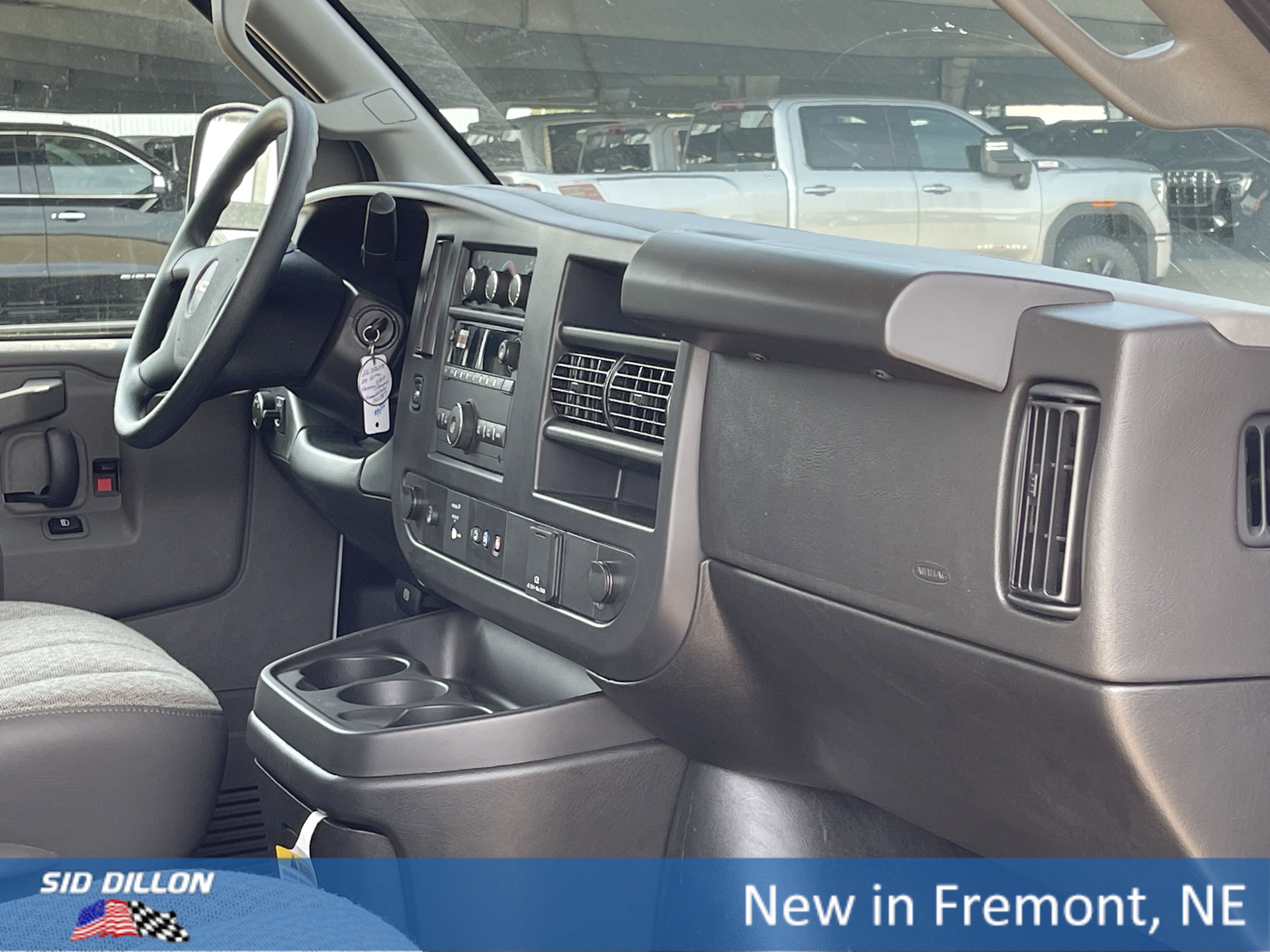 New 2025 Summit White GMC Work Van image 6