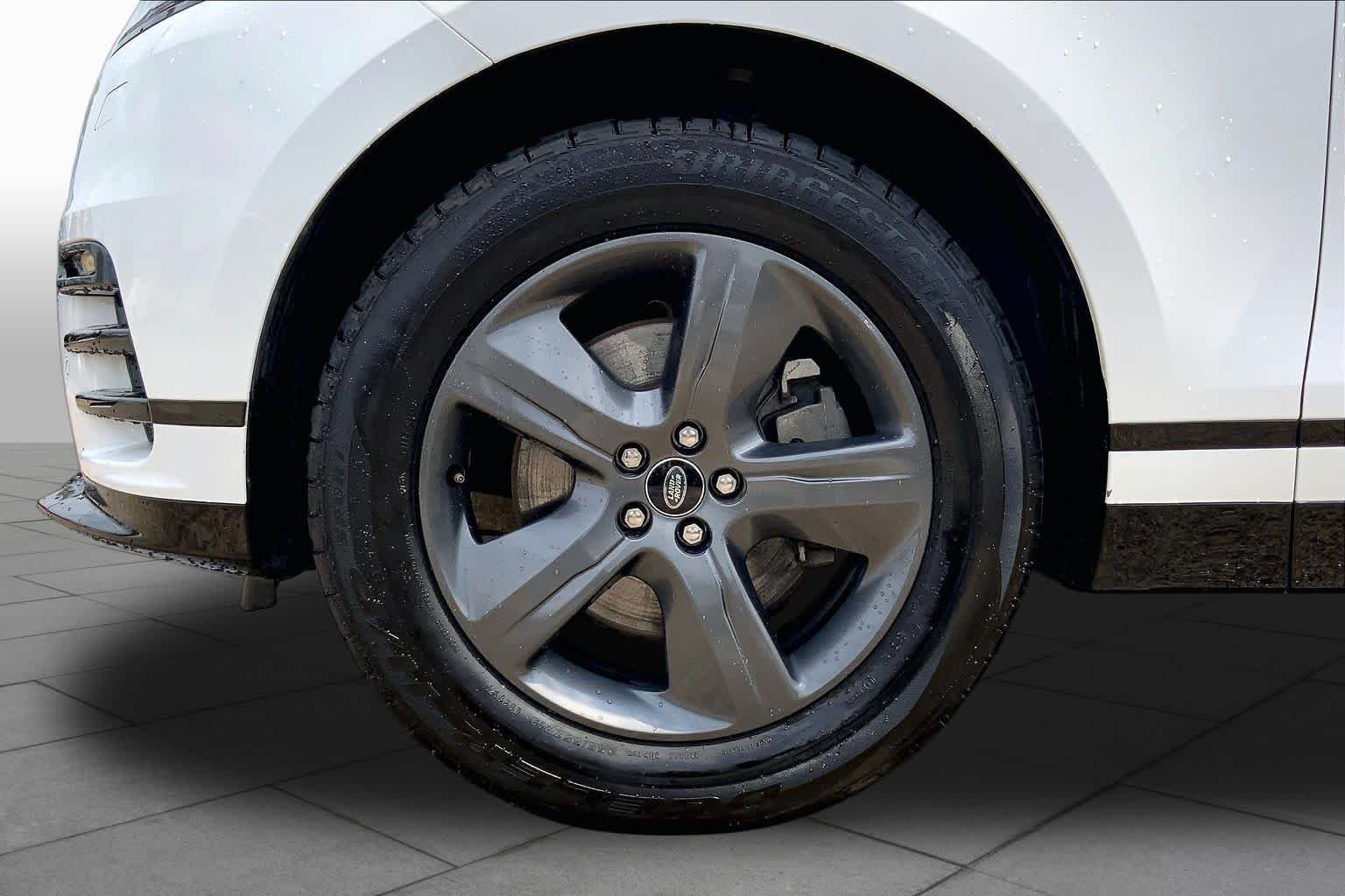Used 2025 Fuji White Land Rover Dynamic SE image 10