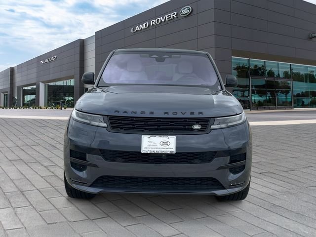 Used 2023 Blue Land Rover SE Dynamic image 8