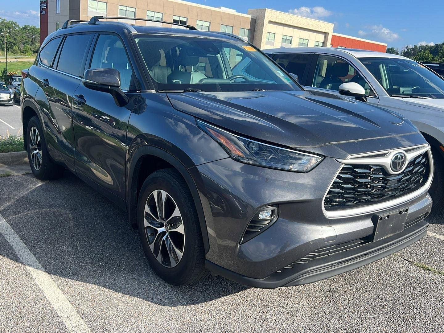 Used 2022 Magnetic Gray Metallic Toyota XLE image 5