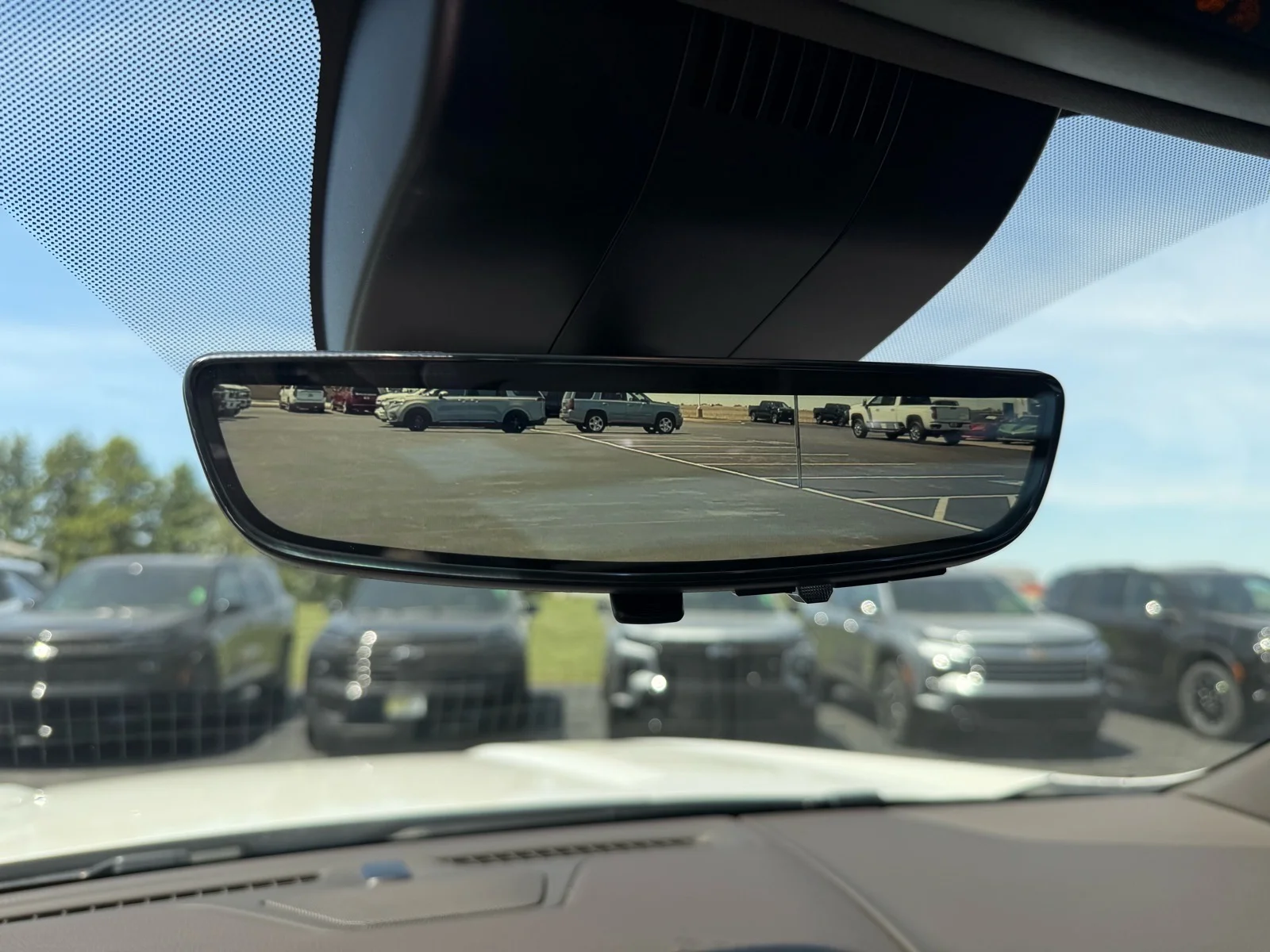 Used 2024 White Frost Tricoat GMC Denali image 27