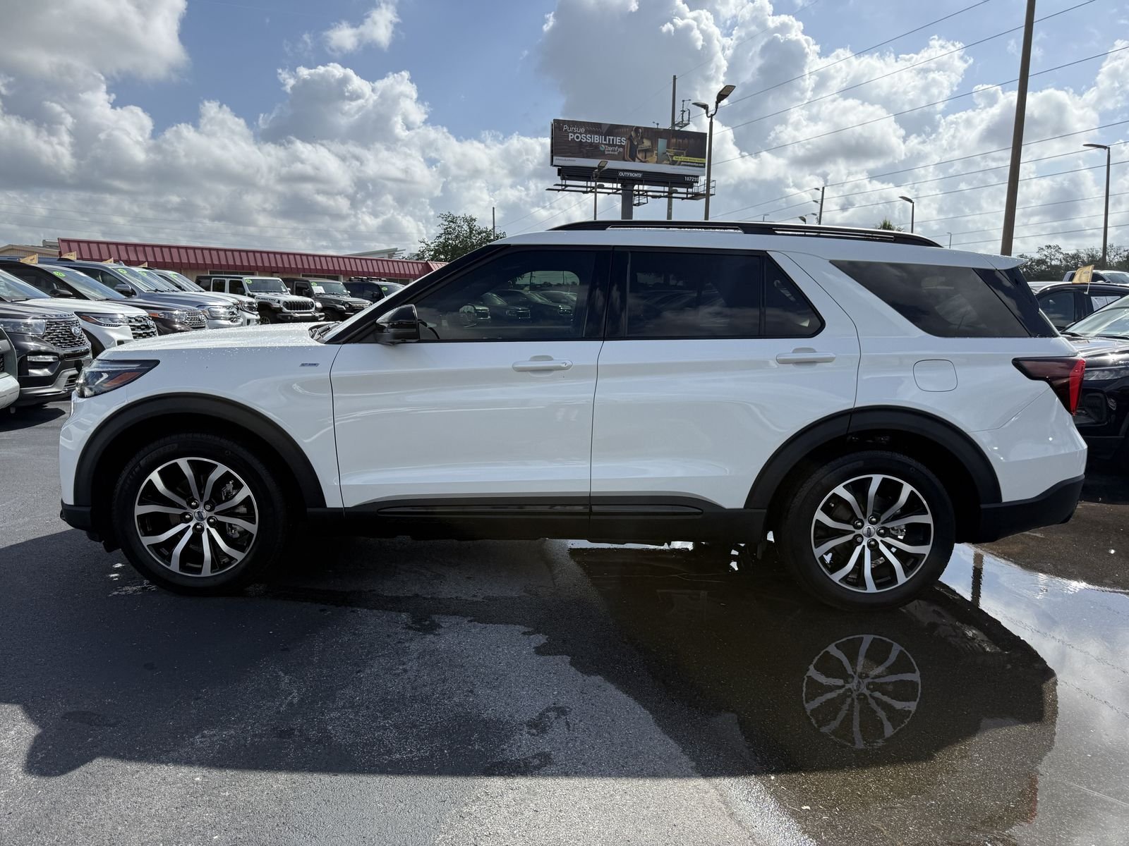 Used 2025 White Metallic Ford ST-Line image 8