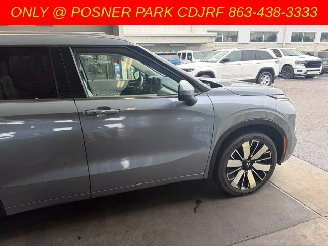 Used 2025  Mitsubishi SEL image 3