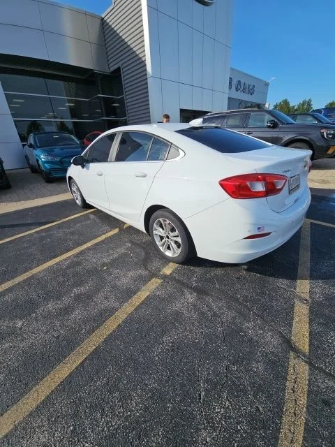 Used 2019 Summit White Chevrolet LT image 3