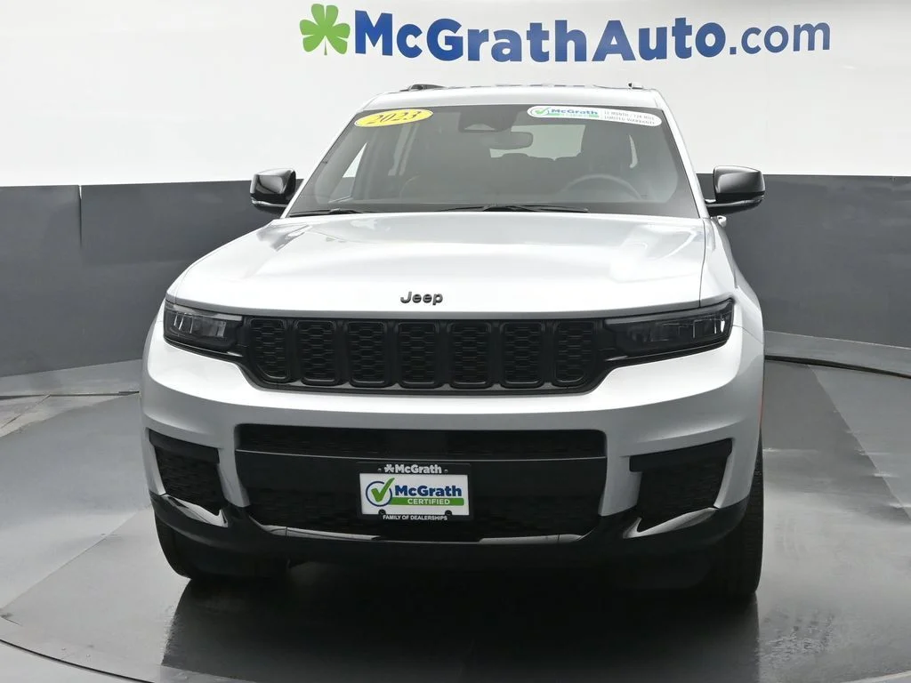 Used 2023 Silver Jeep Altitude image 7