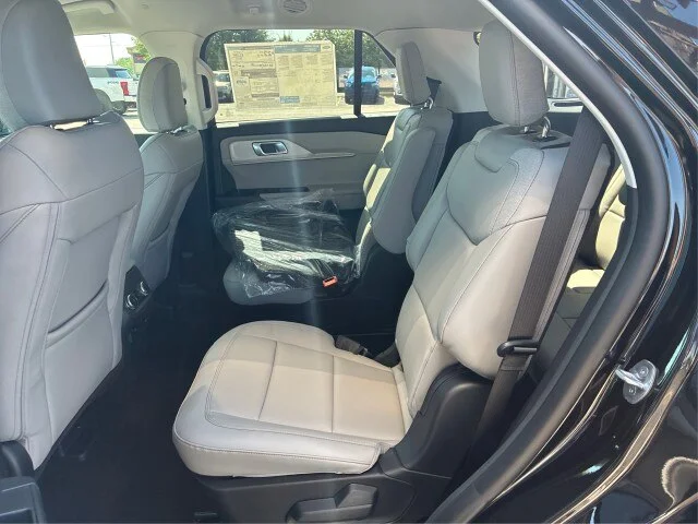 New 2026 Agate Black Metallic Ford Active image 33