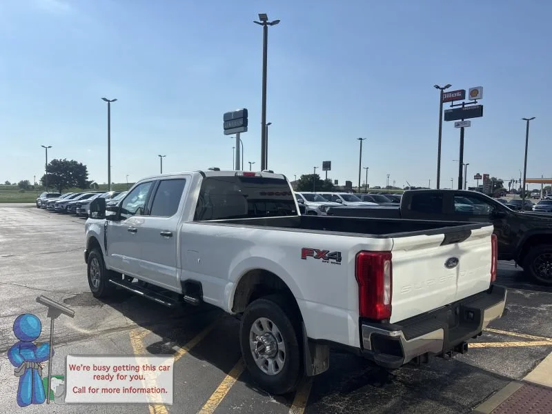 Used 2024 Oxford White Ford XLT image 3