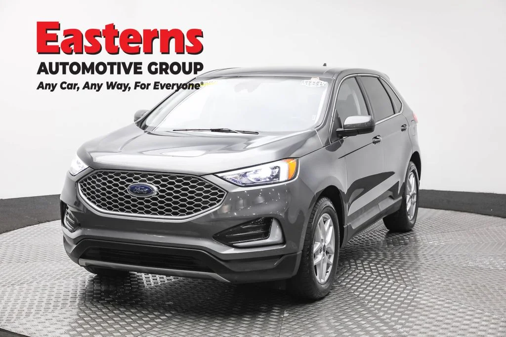 Used 2024 Gray Ford SEL image 1