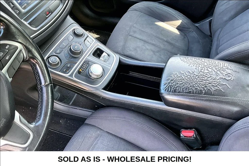 Used 2015  Chrysler Limited image 18