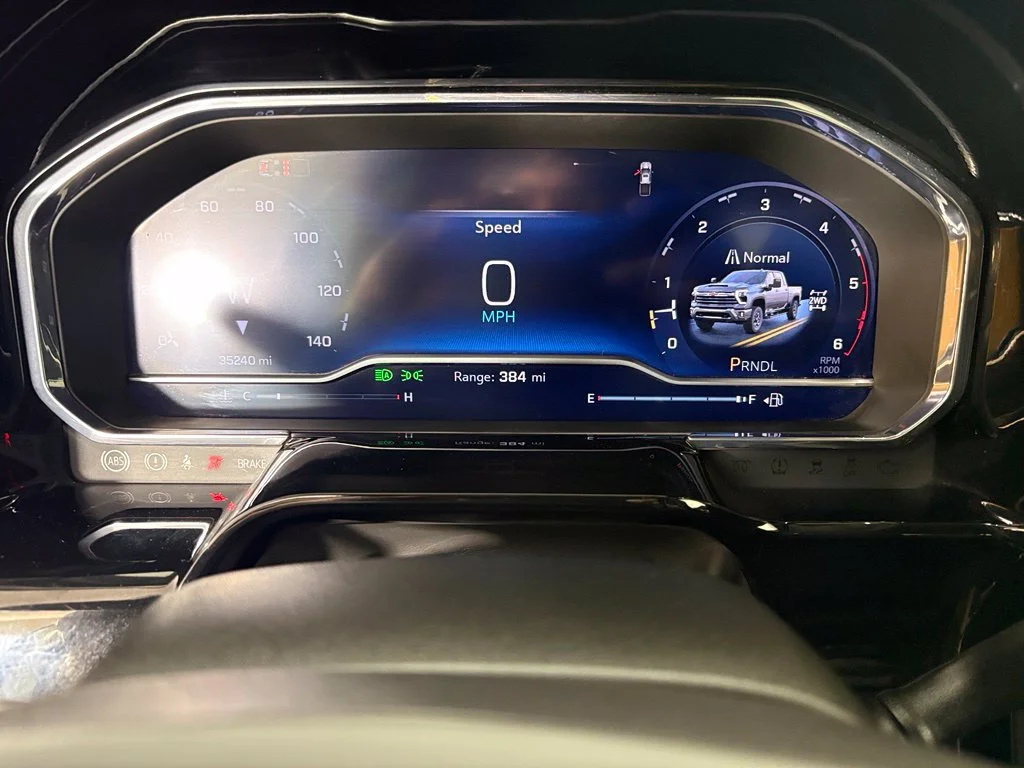 Used 2025 Summit White Chevrolet LT image 32