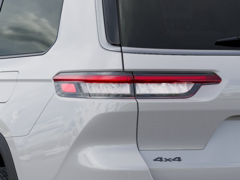 New 2026 Bright White Clear-Coat Exterior Paint Jeep Laredo Altitude image 5