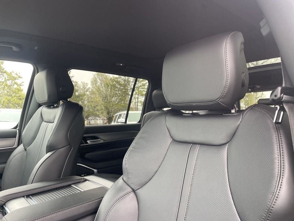 New 2026 Velvet Red Pearl-Coat Exterior Paint Jeep  image 21