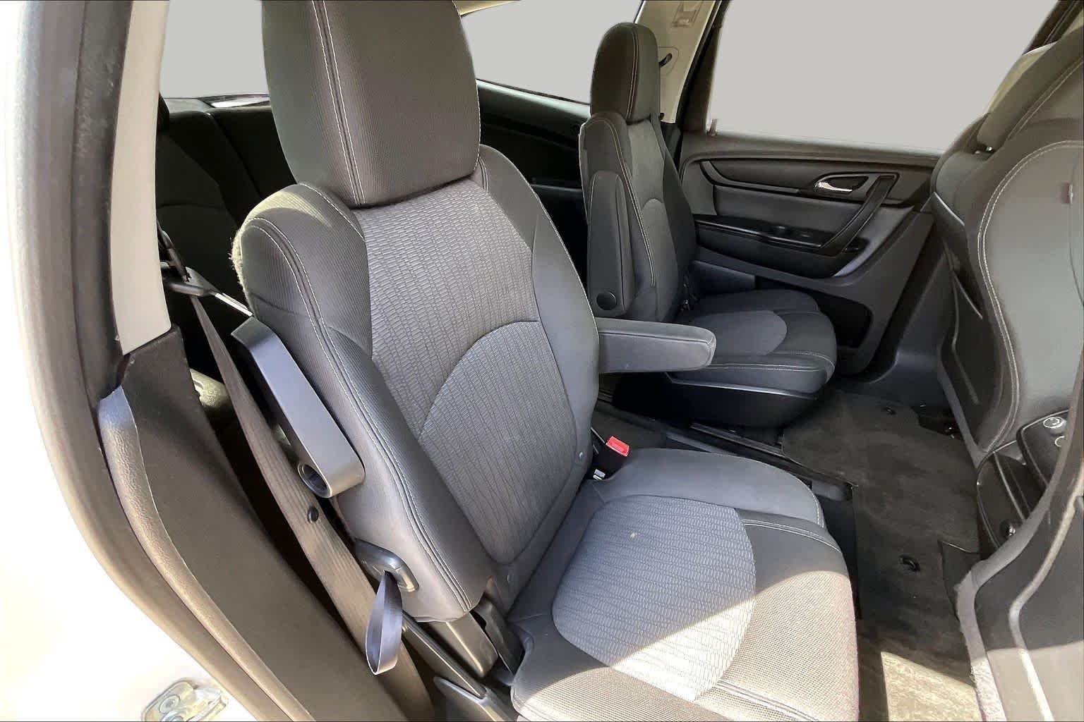 Used 2013 White Diamond Tricoat Chevrolet LT image 19