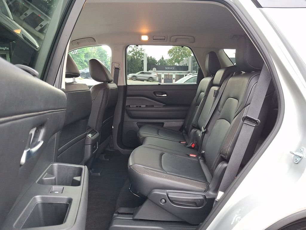 Used 2025 Silver Nissan SL image 11