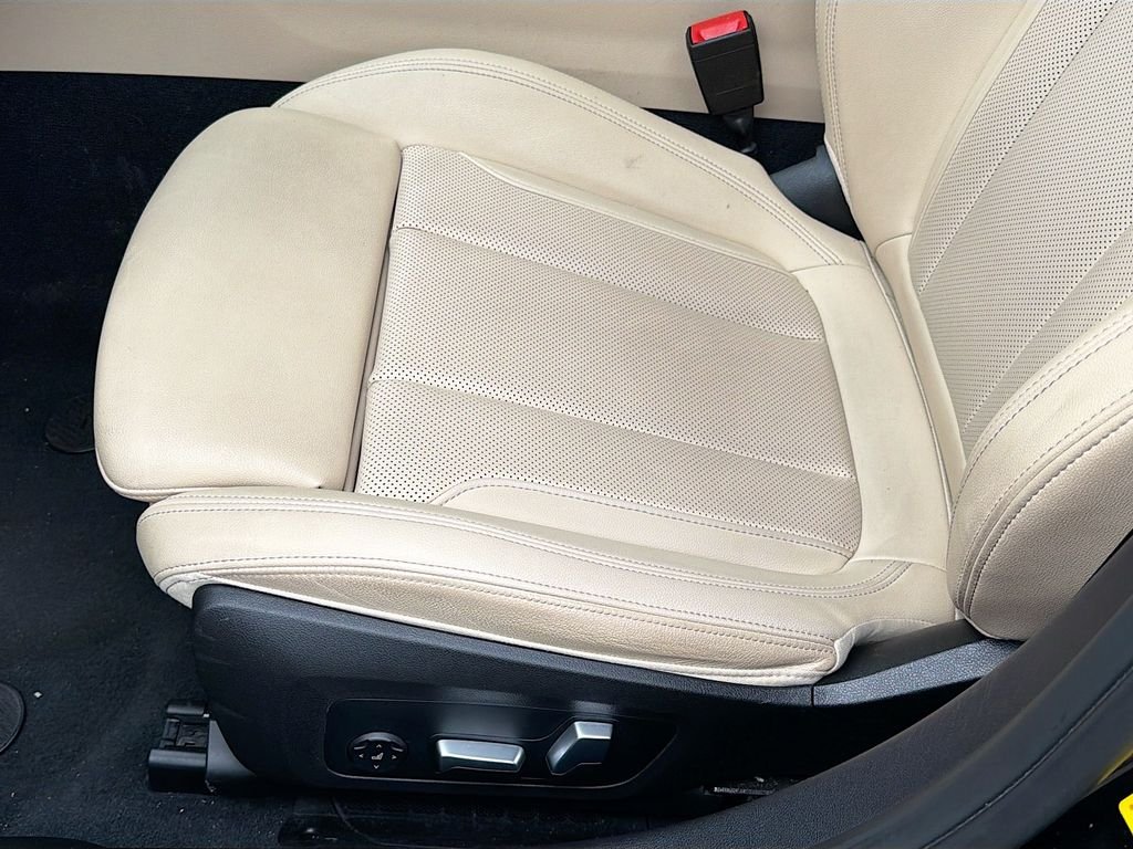 Used 2024 Jet Black BMW 330i image 15