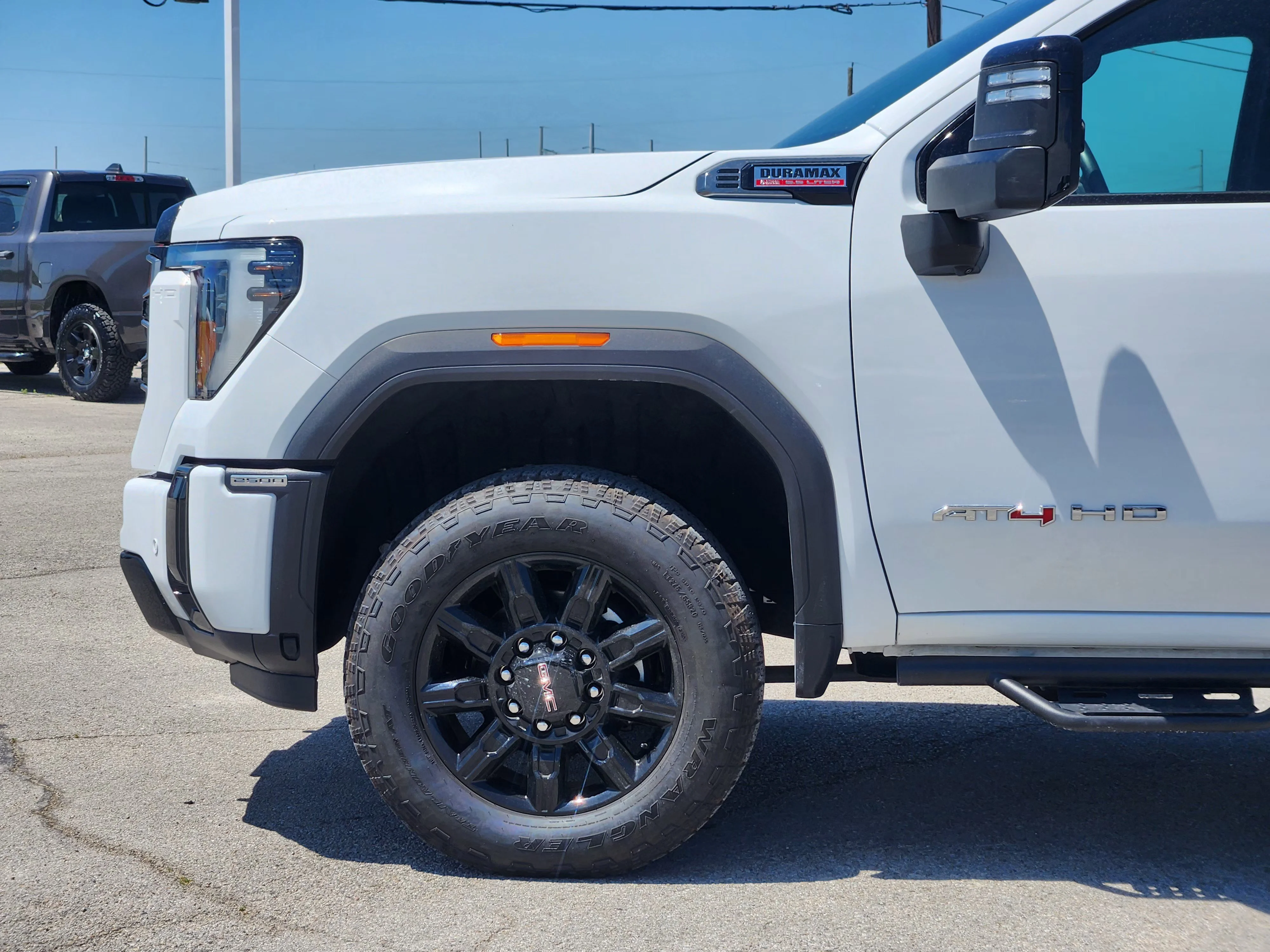 Used 2025 Summit White GMC AT4 image 9
